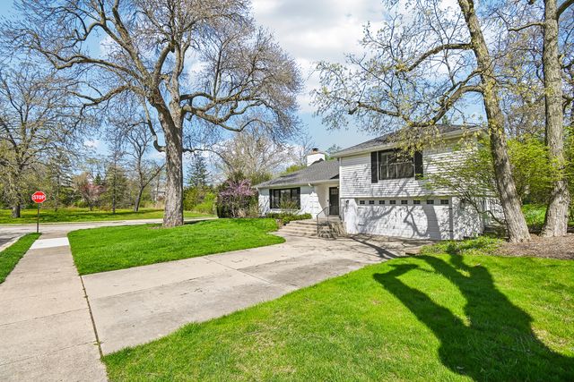 939 Westcliff Lane SE, Deerfield, IL 60015