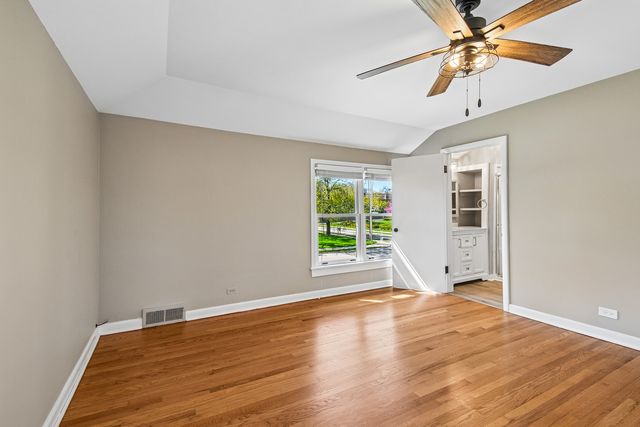 939 Westcliff Lane SE, Deerfield, IL 60015