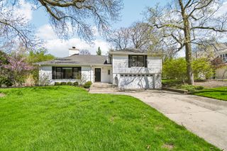 939 Westcliff Lane SE, Deerfield, IL 60015