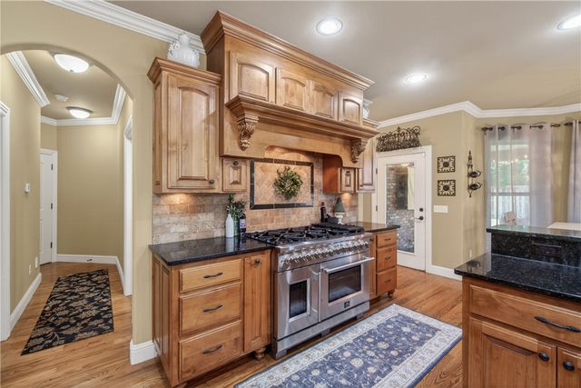1505 NE Chapel Hill Drive, Bentonville, AR 72712