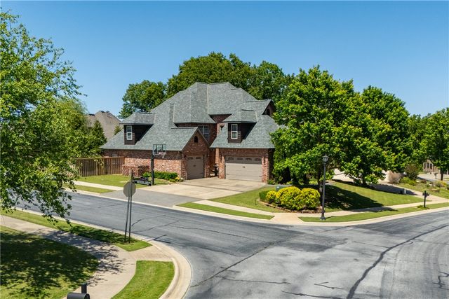 1505 NE Chapel Hill Drive, Bentonville, AR 72712