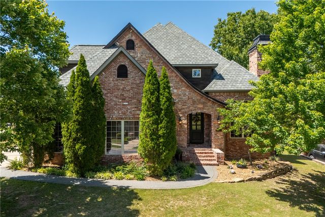 1505 NE Chapel Hill Drive, Bentonville, AR 72712