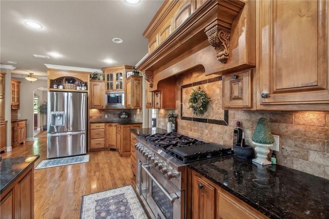 1505 NE Chapel Hill Drive, Bentonville, AR 72712