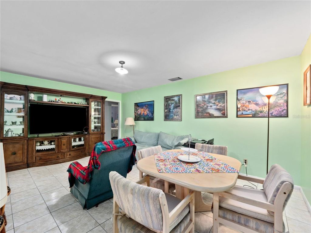 Image 11 of property listing at 7002 CRESTLAKE DRIVE, Orlando, FL 32819