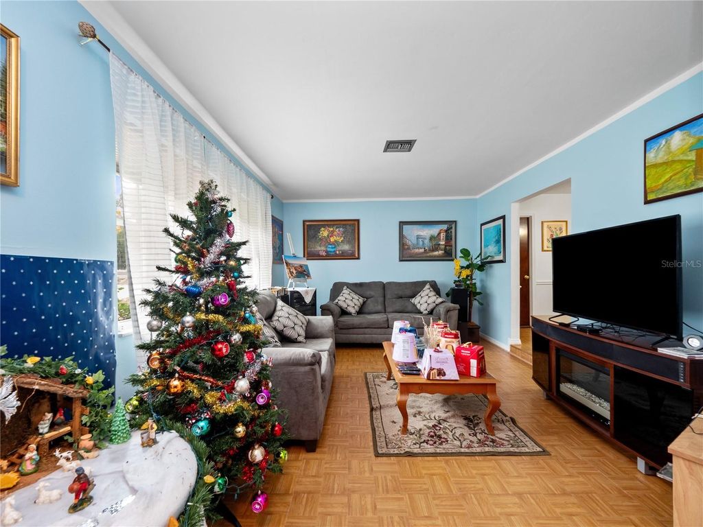 Image 3 of property listing at 7002 CRESTLAKE DRIVE, Orlando, FL 32819