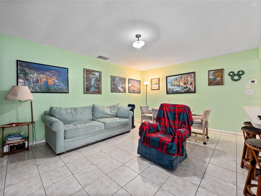 Image 9 of property listing at 7002 CRESTLAKE DRIVE, Orlando, FL 32819