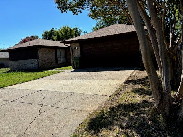 2212 Honey Creek Lane, Arlington, TX 76006