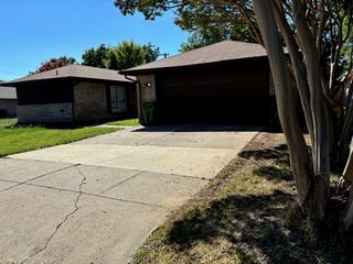 2212 Honey Creek Lane, Arlington, TX 76006