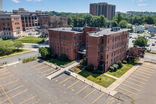 222 Carew St, Springfield, MA 01103