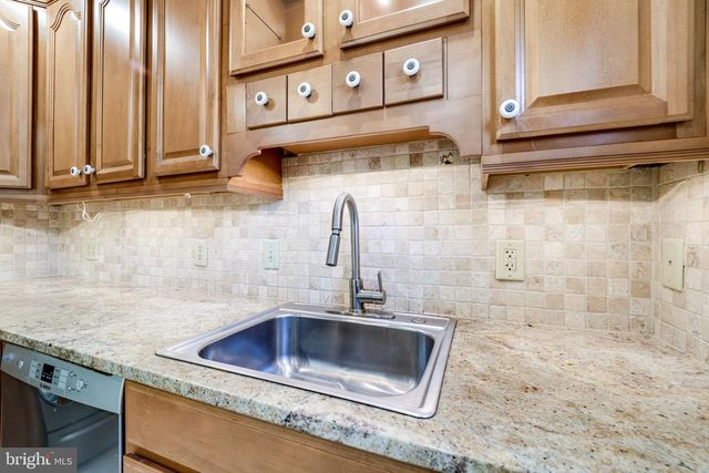 4038 MAPLE ST, Fairfax, VA 22030