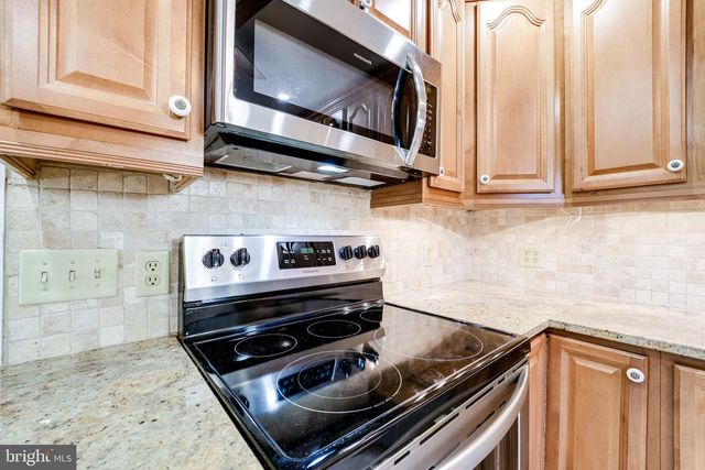 4038 MAPLE ST, Fairfax, VA 22030