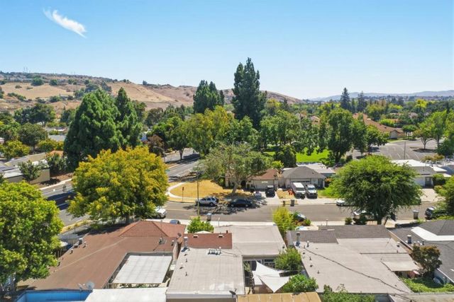 1179 Beaconsfield, San Jose, CA 95121