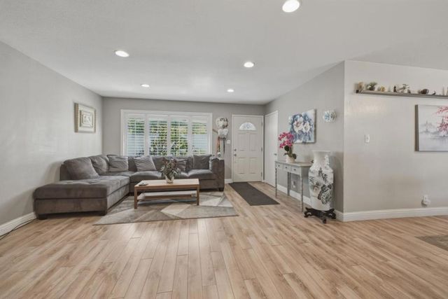 1179 Beaconsfield, San Jose, CA 95121