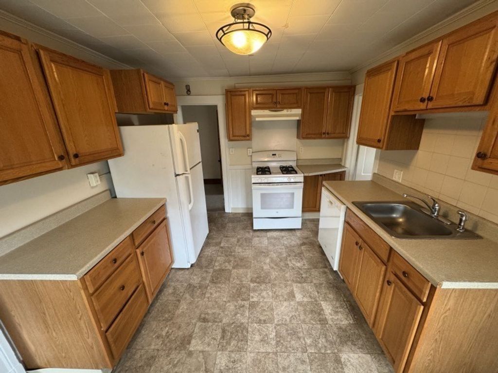 3 Glenwood Ave 3, Northampton, MA 01060