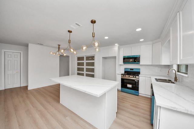2811 Canary Lane, Humble, TX 77396