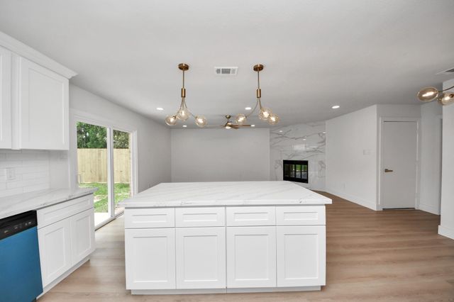 2811 Canary Lane, Humble, TX 77396