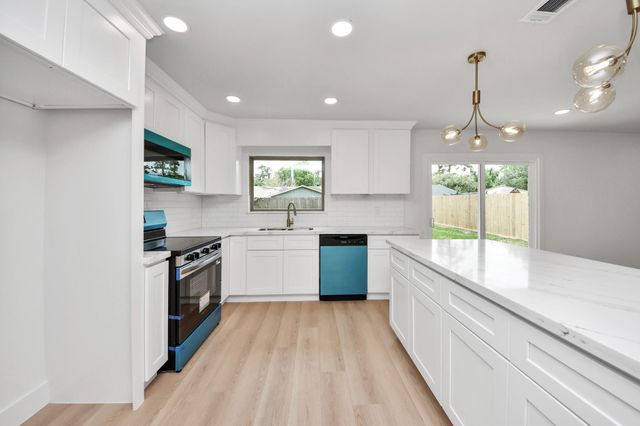 2811 Canary Lane, Humble, TX 77396