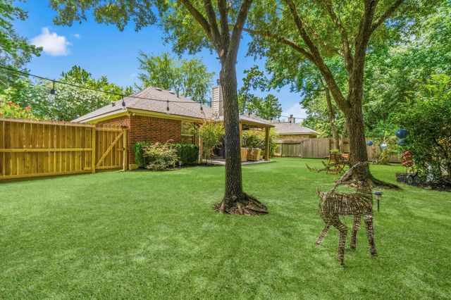 22 Heron Hollow Court, The Woodlands, TX 77382