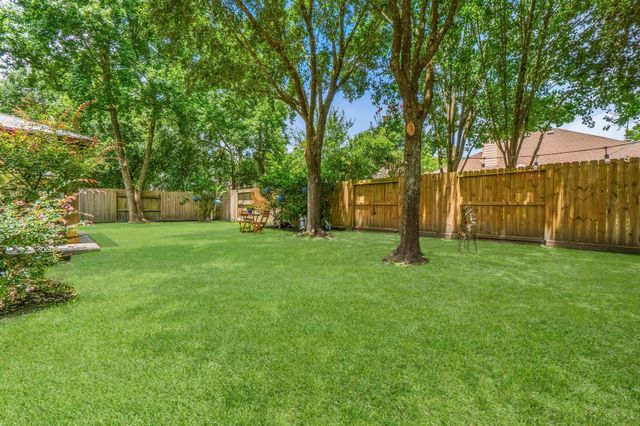 22 Heron Hollow Court, The Woodlands, TX 77382