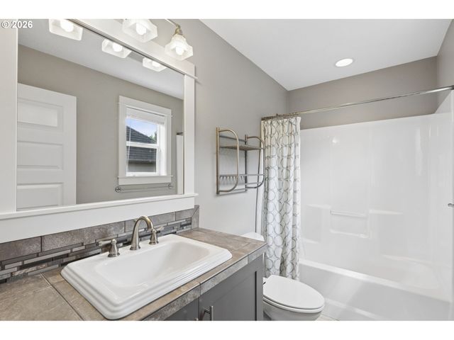 19302 RIVERWOOD Ln, Lake Oswego, OR 97035