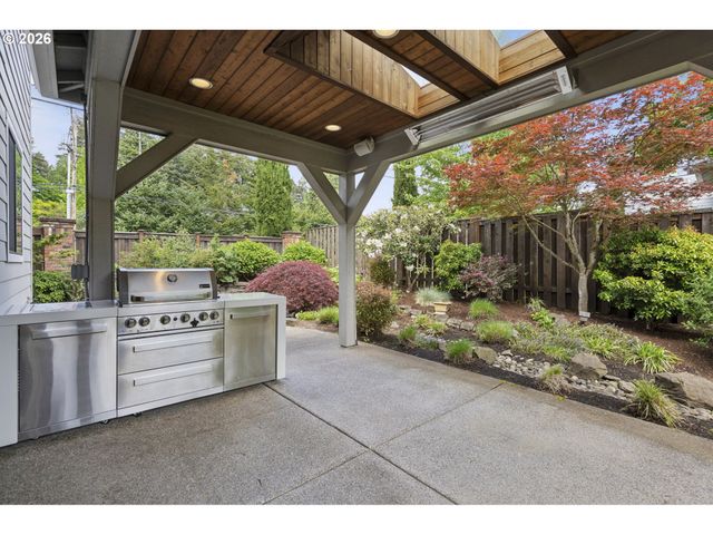 19302 RIVERWOOD Ln, Lake Oswego, OR 97035