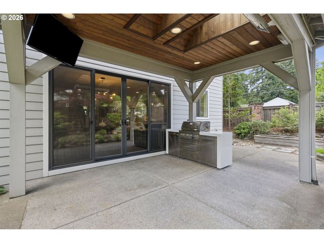 19302 RIVERWOOD Ln, Lake Oswego, OR 97035