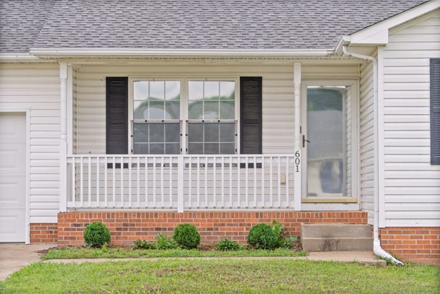 601 Millie Dr, Oak Grove, KY 42262