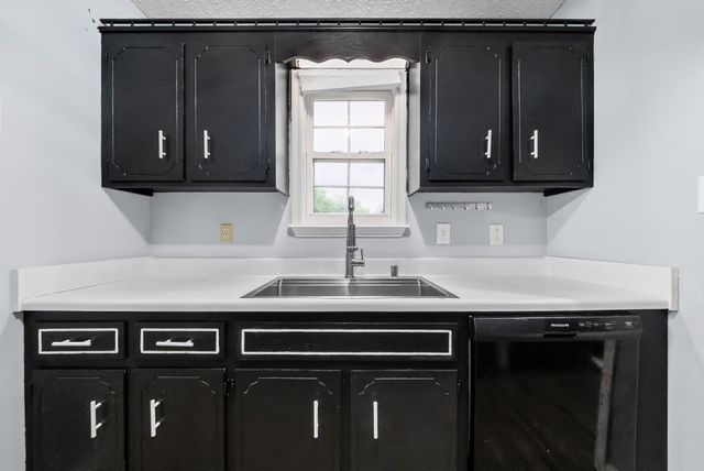 601 Millie Dr, Oak Grove, KY 42262