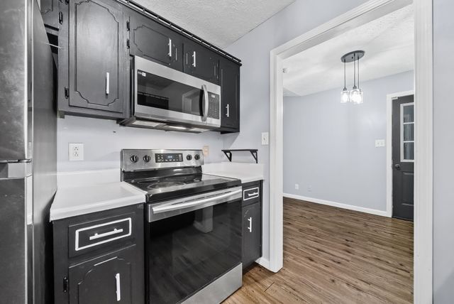 601 Millie Dr, Oak Grove, KY 42262