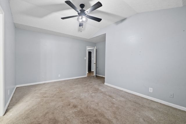 601 Millie Dr, Oak Grove, KY 42262