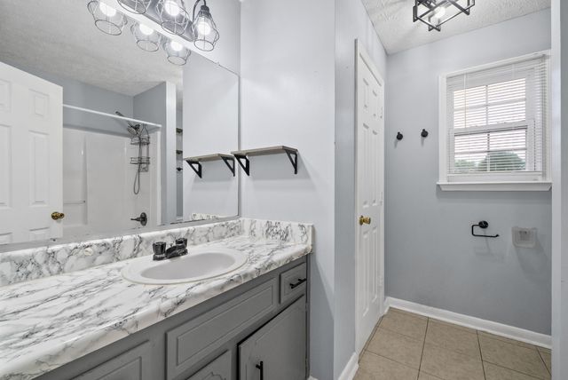 601 Millie Dr, Oak Grove, KY 42262
