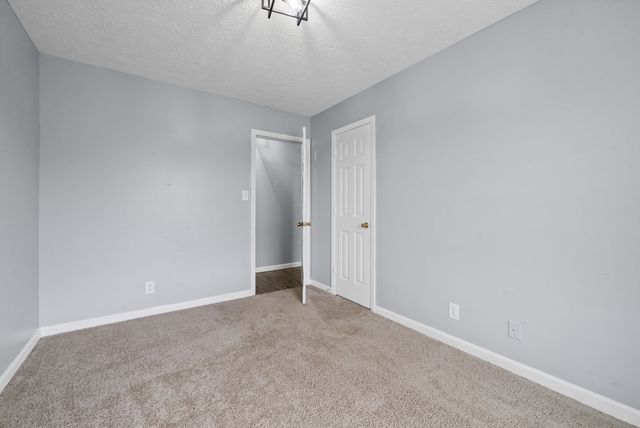 601 Millie Dr, Oak Grove, KY 42262