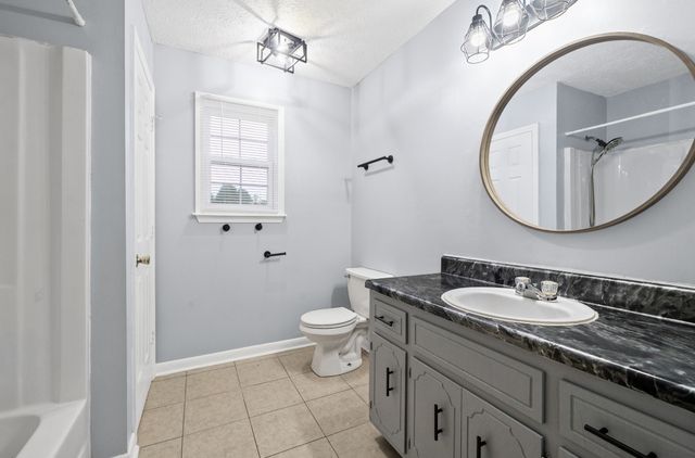 601 Millie Dr, Oak Grove, KY 42262
