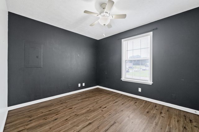 601 Millie Dr, Oak Grove, KY 42262