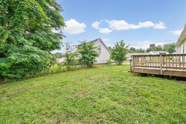 601 Millie Dr, Oak Grove, KY 42262