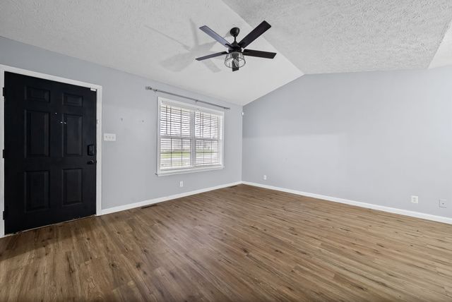 601 Millie Dr, Oak Grove, KY 42262