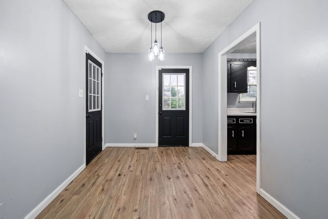601 Millie Dr, Oak Grove, KY 42262