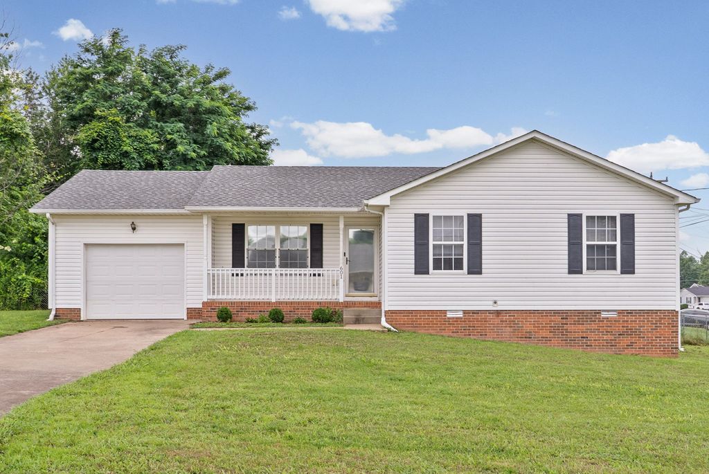 601 Millie Dr, Oak Grove, KY 42262