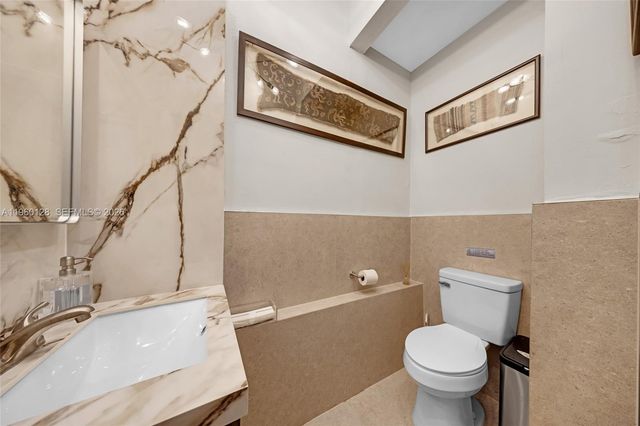 1975 71st St, Miami Beach, FL 33141