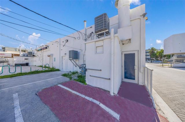 1975 71st St, Miami Beach, FL 33141