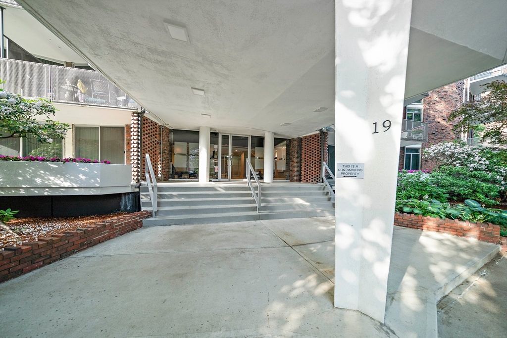 19 Winchester St 110, Brookline, MA 02446