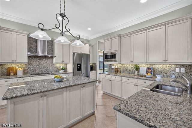 3384 Atlantic CIR, Naples, FL 34119