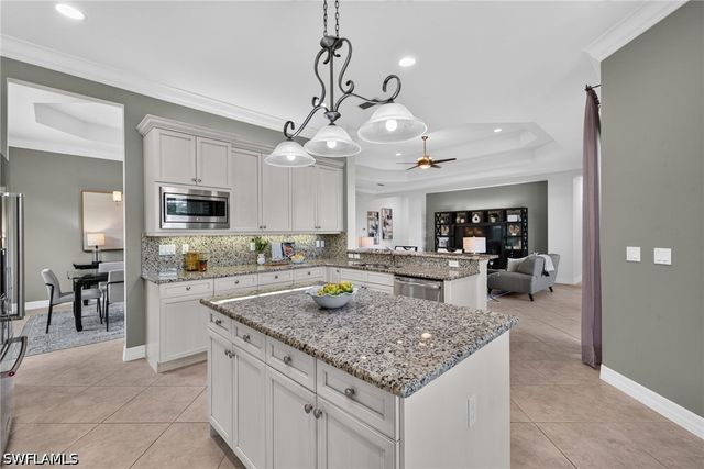 3384 Atlantic CIR, Naples, FL 34119
