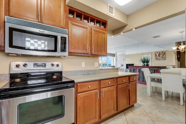 336 Golfview Road 1016, North Palm Beach, FL 33408