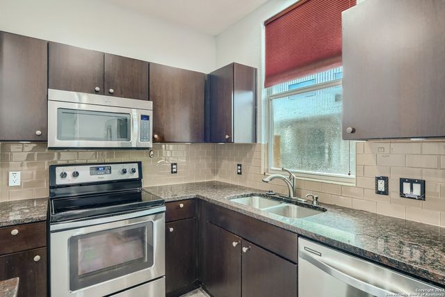 126 E MYRTLE ST, San Antonio, TX 78212