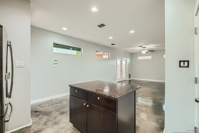 126 E MYRTLE ST, San Antonio, TX 78212