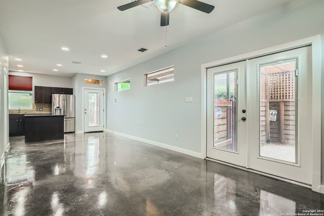 126 E MYRTLE ST, San Antonio, TX 78212