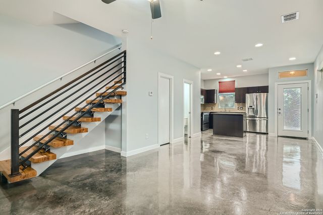 126 E MYRTLE ST, San Antonio, TX 78212