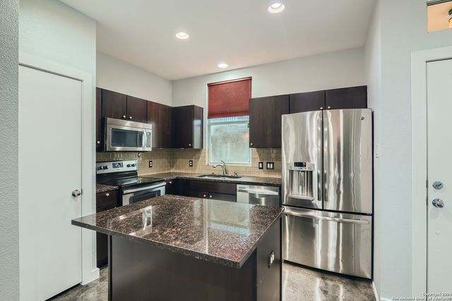 126 E MYRTLE ST, San Antonio, TX 78212