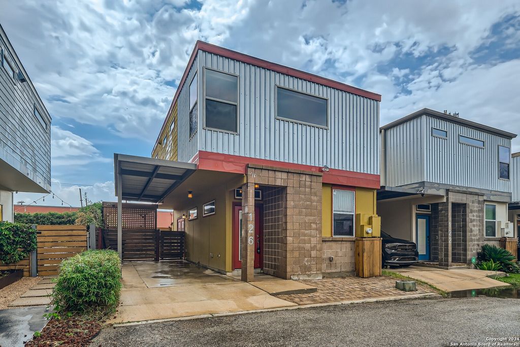126 E MYRTLE ST, San Antonio, TX 78212